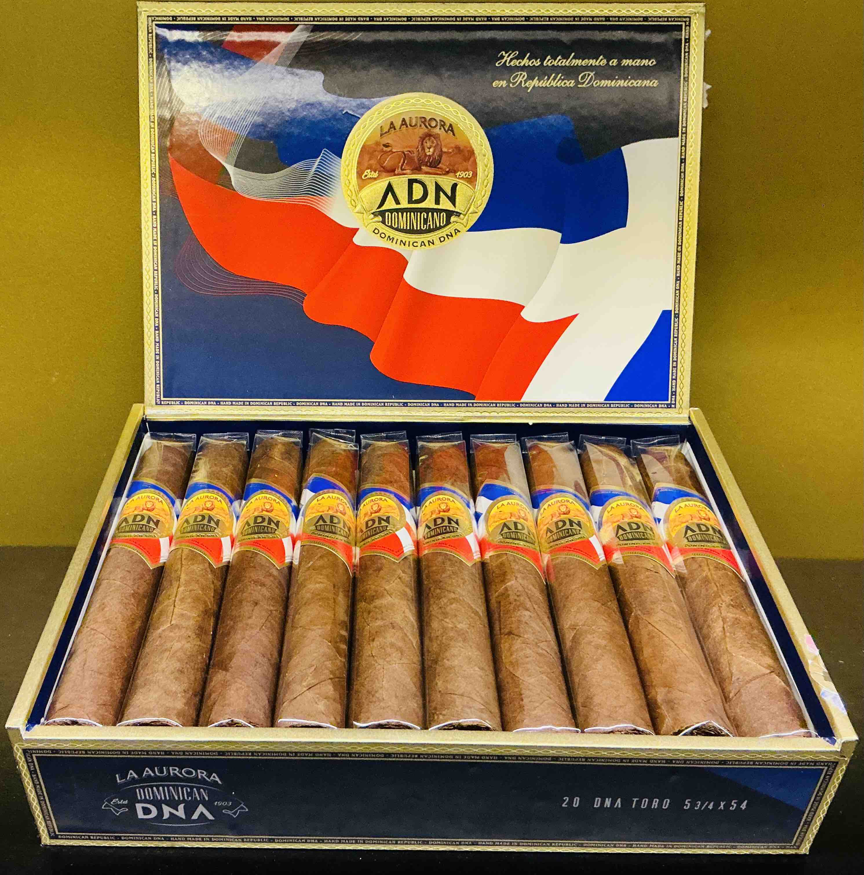 La Aurora ADN Dominicana Toro